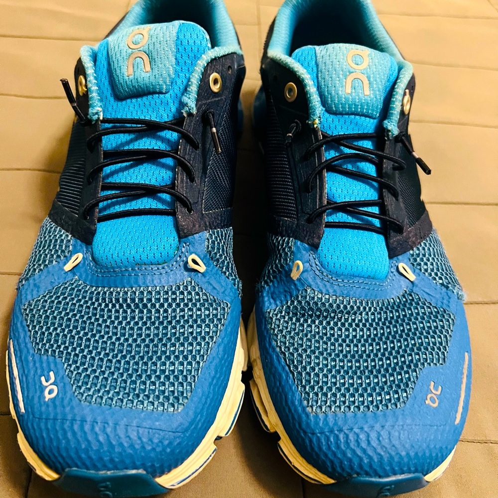 Almost new tenis shoes